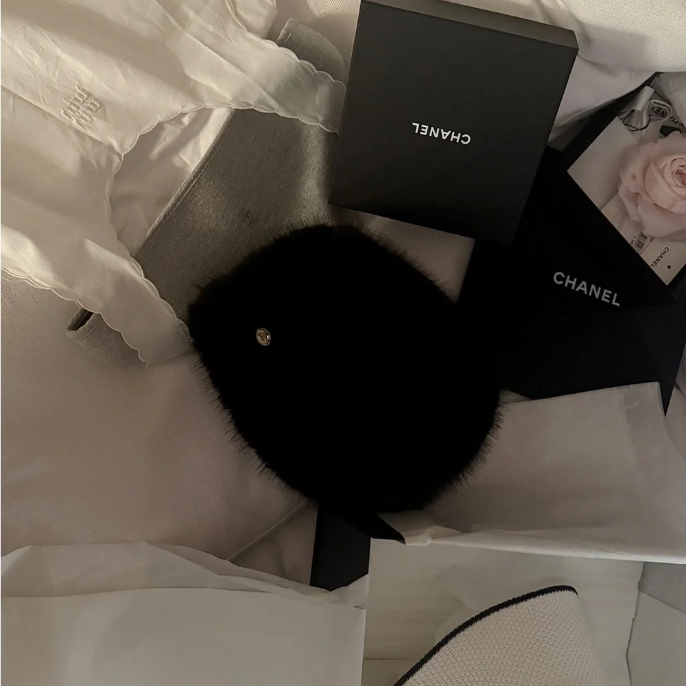 Chanel 25N fur pillbox hat